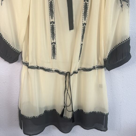 Club Monaco Women Silk Cream and Gray Tie Front 3/4 Sleeve Blouse Size 6 - Picture 3 of 8